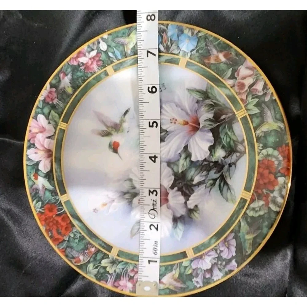 THE RUBY-THROATED HUMMINGBIRD Plate Lena Liu's Hummingbird Treasury Elfin Flyer